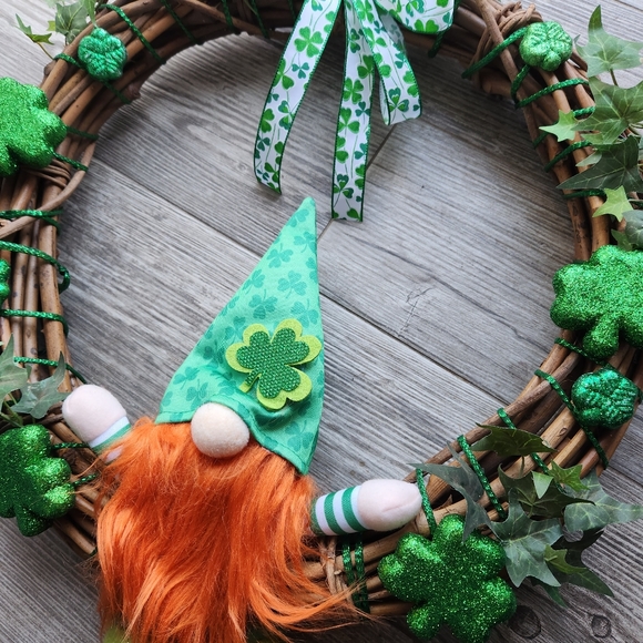 ☘️ SAINT PATRICK'S DAY LEPRECHAUN GNOME SHAMROCK GRAPEVINE WREATH ☘️ - Picture 8 of 11